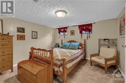 2055 Thorne Avenue, Ottawa, ON - Indoor Photo Showing Bedroom