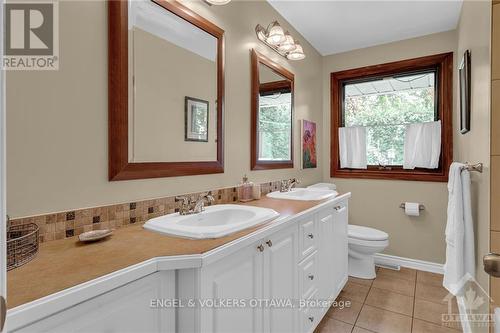 2055 Thorne Avenue, Ottawa, ON - Indoor Photo Showing Bathroom