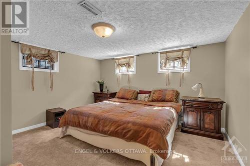 2055 Thorne Avenue, Ottawa, ON - Indoor Photo Showing Bedroom