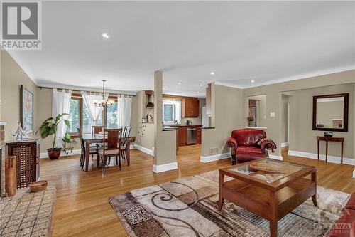 2055 Thorne Avenue, Ottawa, ON - Indoor Photo Showing Living Room