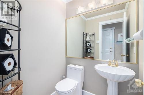 Main Level - Powder Room - 47 Robinson Avenue, Ottawa, ON - Indoor Photo Showing Bathroom