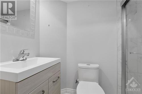 605 Dundonald Drive, Ottawa, ON - Indoor Photo Showing Bathroom