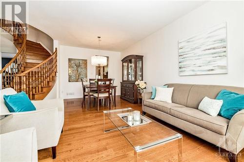 196 Willow Creek Circle, Ottawa, ON - Indoor Photo Showing Living Room