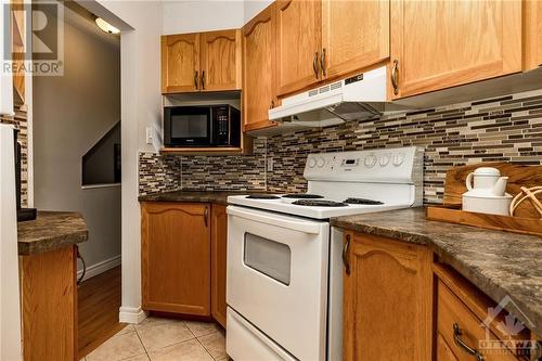 6227 Tealwood Place, Ottawa, ON - Indoor Photo Showing Kitchen