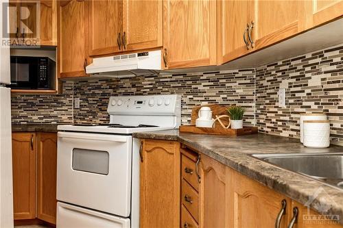 6227 Tealwood Place, Ottawa, ON - Indoor Photo Showing Kitchen