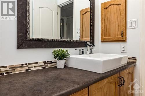 6227 Tealwood Place, Ottawa, ON - Indoor Photo Showing Bathroom