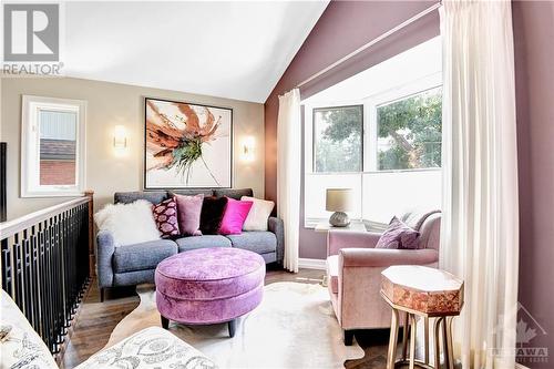 55 Aylen Avenue, Ottawa, ON - Indoor Photo Showing Living Room