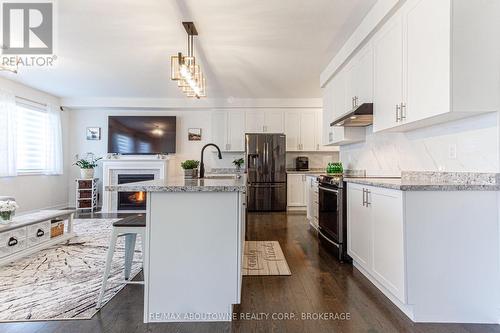 228 Edgar Bonner Avenue, Guelph/Eramosa, ON - Indoor Photo Showing Kitchen With Upgraded Kitchen