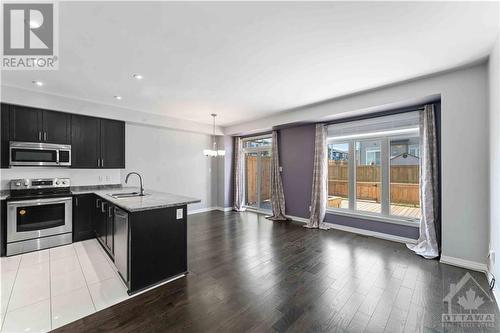 900 Littlerock Street, Ottawa, ON - Indoor Photo Showing Kitchen