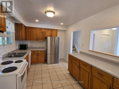 43 Gladman Avenue, Newmarket (Central Newmarket), ON - Indoor Photo Showing Kitchen With Double Sink