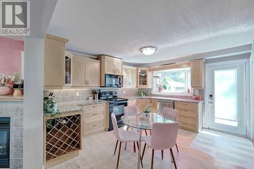 Spacious kitchen with granite counters - 2417 53 Avenue Sw, Calgary, AB - Indoor