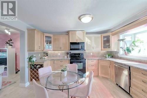 Accommodates a reasonably sized table - 2417 53 Avenue Sw, Calgary, AB - Indoor Photo Showing Kitchen