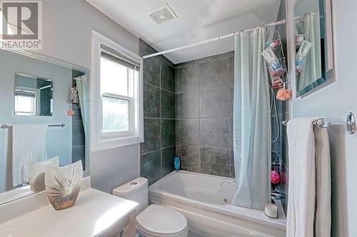 Tiled tub surround. Jetted soaker tub - 2417 53 Avenue Sw, Calgary, AB - Indoor Photo Showing Bathroom