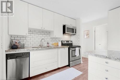 1146 Leaside Road, Hamilton, ON - Indoor Photo Showing Kitchen With Double Sink With Upgraded Kitchen