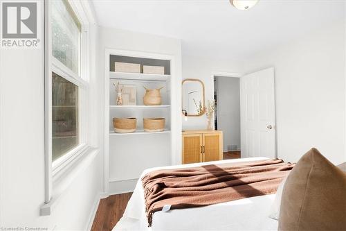 1146 Leaside Road, Hamilton, ON - Indoor Photo Showing Bedroom