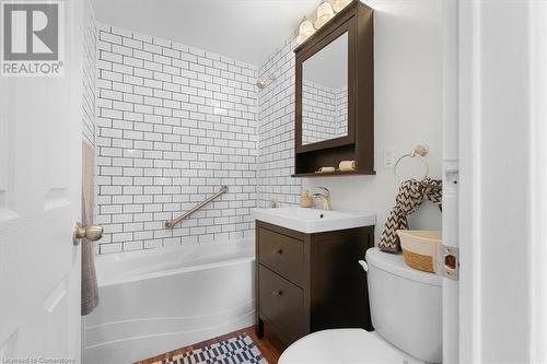 1146 Leaside Road, Hamilton, ON - Indoor Photo Showing Bathroom