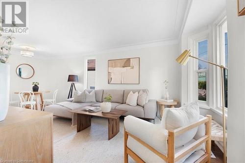 1146 Leaside Road, Hamilton, ON - Indoor Photo Showing Living Room