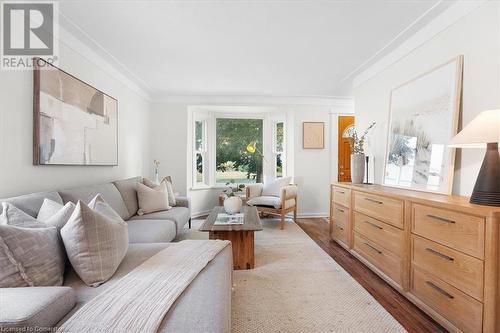 1146 Leaside Road, Hamilton, ON - Indoor Photo Showing Living Room