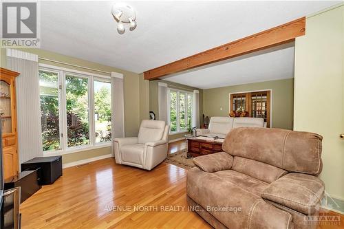 1960 Horizon Drive, Ottawa, ON - Indoor Photo Showing Living Room