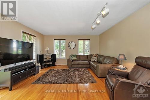 1960 Horizon Drive, Ottawa, ON - Indoor Photo Showing Living Room