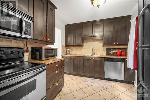 3194 Stockton Drive, Gloucester, ON - Indoor Photo Showing Kitchen