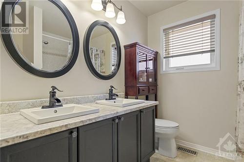 808 Nesting Way, Ottawa, ON - Indoor Photo Showing Bathroom