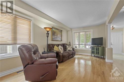 808 Nesting Way, Ottawa, ON - Indoor Photo Showing Living Room