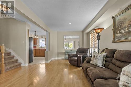 808 Nesting Way, Ottawa, ON - Indoor Photo Showing Living Room