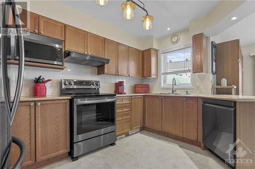 808 Nesting Way, Ottawa, ON - Indoor Photo Showing Kitchen With Stainless Steel Kitchen