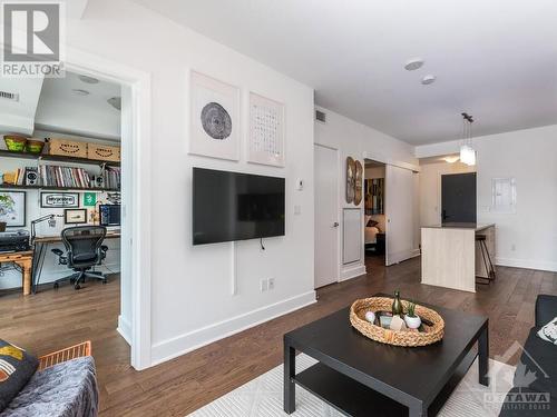 255 Bay Street Unit#1308, Ottawa, ON - Indoor Photo Showing Living Room