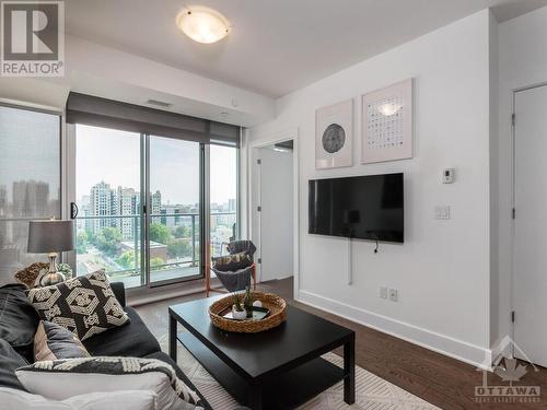 255 Bay Street Unit#1308, Ottawa, ON - Indoor Photo Showing Living Room