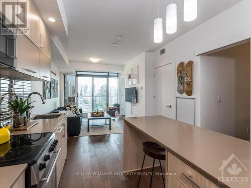 1308 - 255 Bay Street, Ottawa, ON - Indoor Photo Showing Kitchen