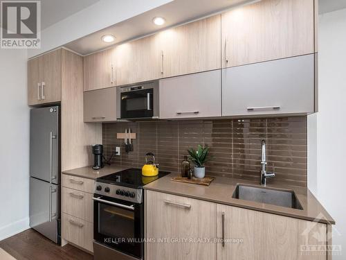 1308 - 255 Bay Street, Ottawa, ON - Indoor Photo Showing Kitchen With Stainless Steel Kitchen With Upgraded Kitchen