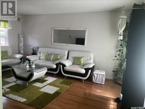 3214 Milton Street, Saskatoon, SK - Indoor Photo Showing Living Room