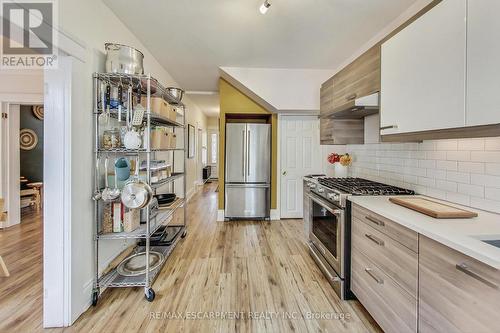 82 Ottawa Street S, Hamilton (Delta), ON - Indoor Photo Showing Kitchen With Upgraded Kitchen