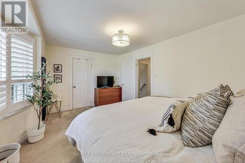 82 Ottawa Street S, Hamilton, ON - Indoor Photo Showing Bedroom