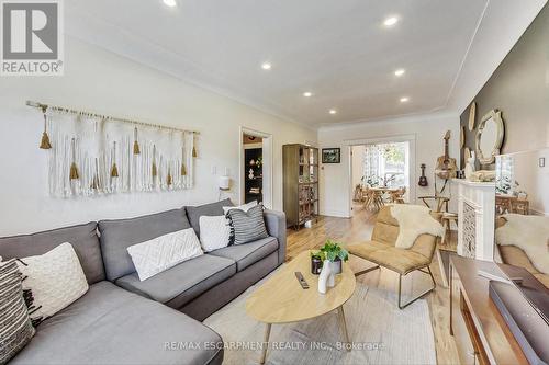 82 Ottawa Street S, Hamilton, ON - Indoor Photo Showing Living Room