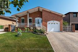 62 HENLEY DRIVE  Hamilton (Stoney Creek), ON L8E 3S6