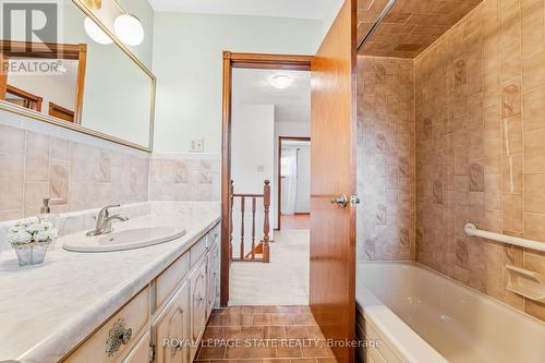 62 Henley Drive, Hamilton (Stoney Creek), ON - Indoor Photo Showing Bathroom