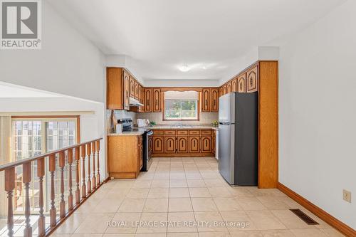 62 Henley Drive, Hamilton (Stoney Creek), ON - Indoor Photo Showing Kitchen