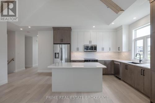 35 - 63 Compass Trail, Central Elgin (Port Stanley), ON - Indoor Photo Showing Kitchen With Upgraded Kitchen