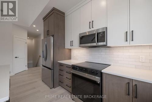 35 - 63 Compass Trail, Central Elgin (Port Stanley), ON - Indoor Photo Showing Kitchen