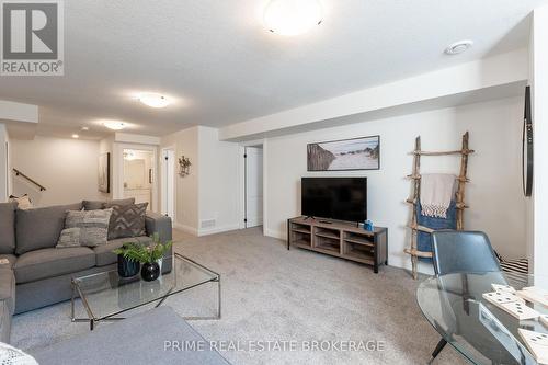 47 - 63 Compass Trail, Central Elgin (Port Stanley), ON - Indoor Photo Showing Living Room