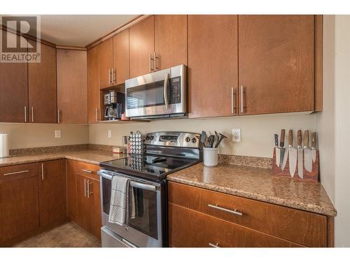 8542 St Lawrence Avenue, Prince George, BC - Indoor Photo Showing Kitchen