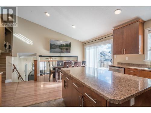 8542 St Lawrence Avenue, Prince George, BC - Indoor Photo Showing Kitchen