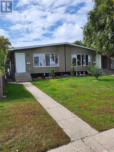 703-705 Weldon Avenue, Saskatoon, SK - Outdoor With Facade