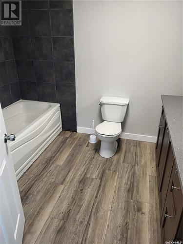 703-705 Weldon Avenue, Saskatoon, SK - Indoor Photo Showing Bathroom