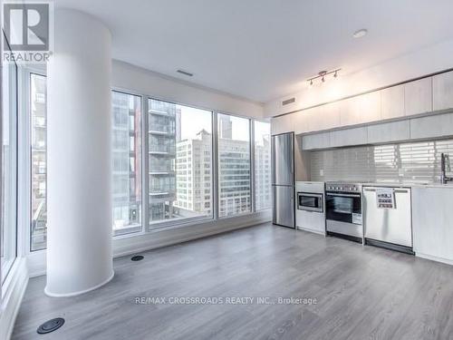 910 - 181 Dundas Street E, Toronto, ON - Indoor Photo Showing Kitchen With Stainless Steel Kitchen