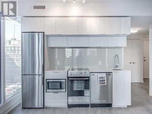 910 - 181 Dundas Street E, Toronto, ON - Indoor Photo Showing Kitchen With Stainless Steel Kitchen With Upgraded Kitchen