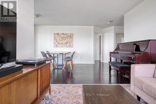 522 - 3 Greystone Walk Drive, Toronto, ON - Indoor Photo Showing Living Room